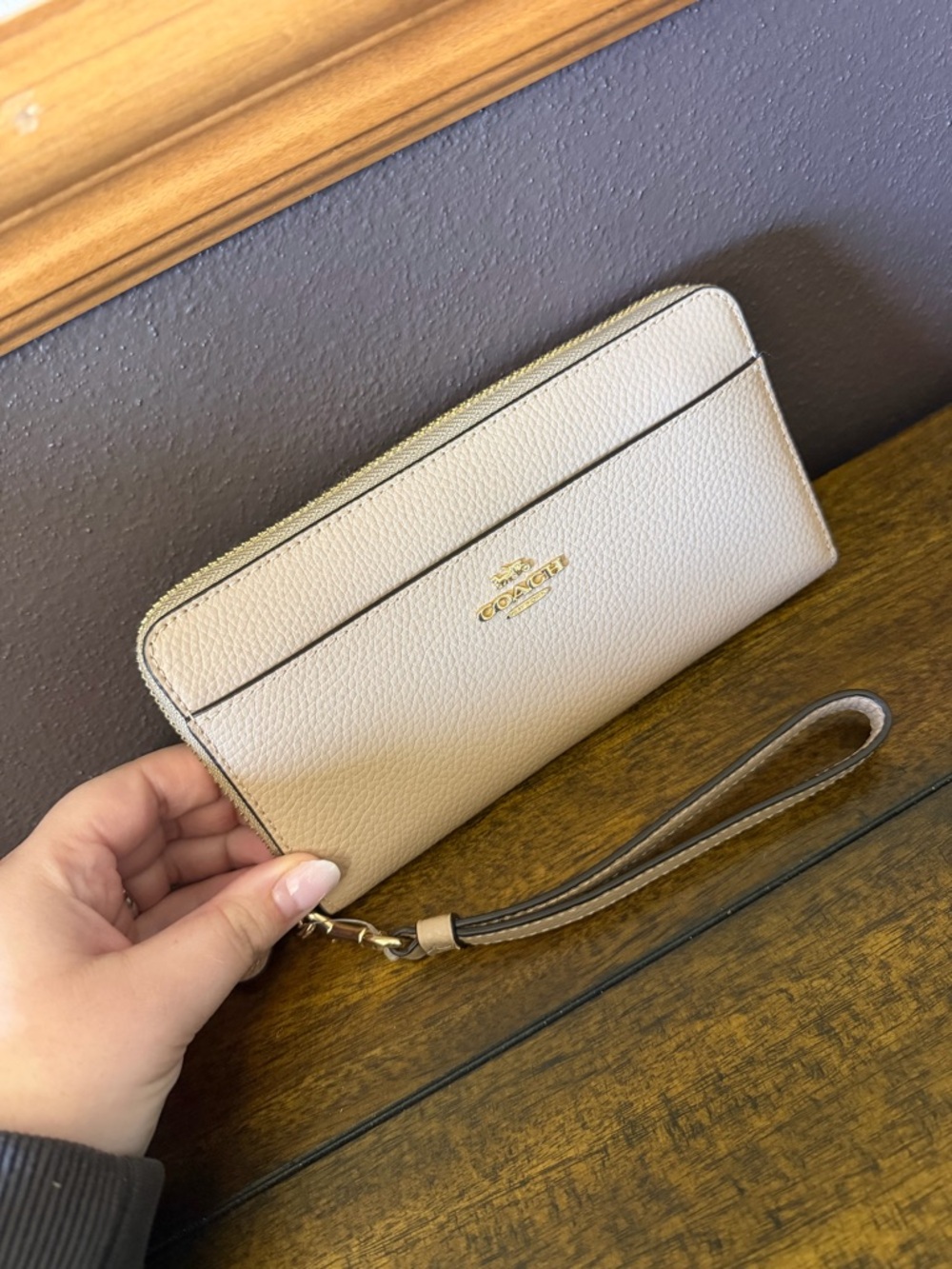 ✨NWOT - Coach Long Accordion Zip Wallet Wristlet✨ - Picture 4 of 9